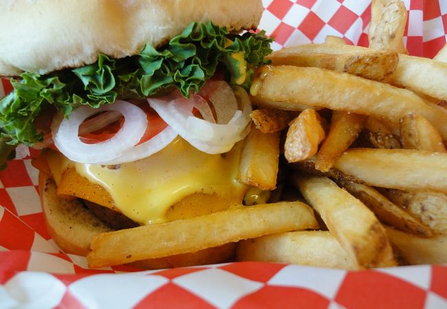 テディーズ ビガー バーガー (ワイキキグランドホテル店)