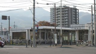 エレベーターは地上別棟