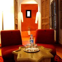 向こうにバスルームが・・・