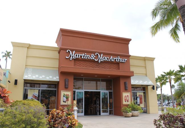 マーティン & マッカーサー (アウトリガー リーフ オン ザ ビーチ店)
