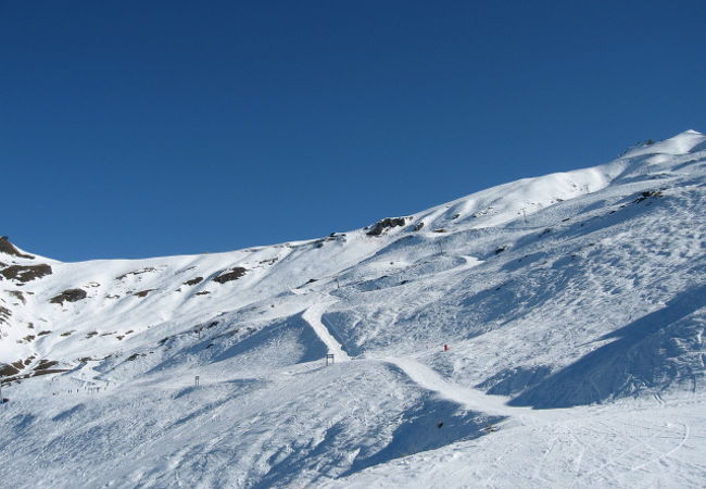 トップからの景色が夢のような世界を持つスキー場
