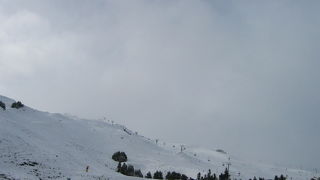 レンタカーアクセスが比較的楽なスキー場