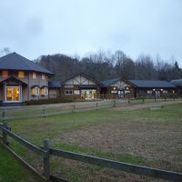 ホテル横の広場、お土産屋、手作りコーナー