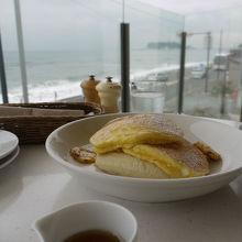 パンケーキと江の島