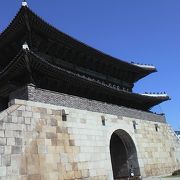 綺麗に整備された韓国の古城