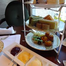 写真だと大きく見えますがスコーンの直径が4センチくらいかな？