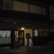 花見小路の鰻のお店。