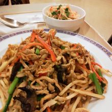 豚肉と多種野菜の細切と辛口焼きそば