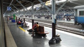 フアランポーン駅と呼ばれています。