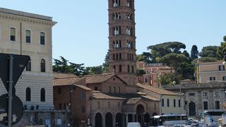 素晴らしい鐘楼もお見逃しなく