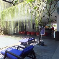 プールとロビー