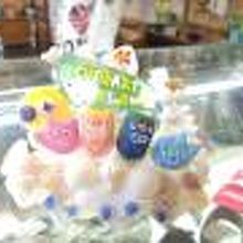 貝殻にオリジナルシーサーをのせて