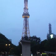 東京タワーや札幌テレビ塔と良く似ている