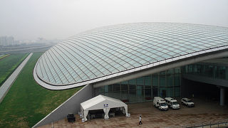 馬鹿でかい空港だけに、移動にも時間がかかる。