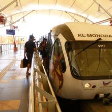 KLセントラルに到着したモノレール