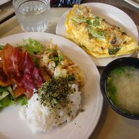 無料の朝食です。味噌汁マシンがあります。