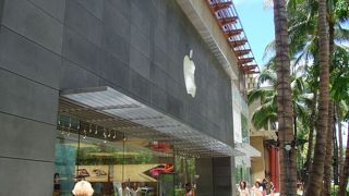 アップル旗艦店大きさもアラモアナより空いてて便利。
