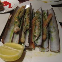 マテガイのグリル、ちょっと砂。8.70ユーロでした。