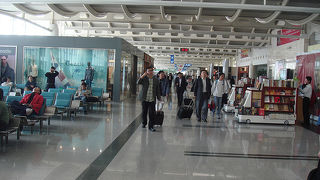 市内からちょっと遠い。設備は普通で広々した感じ。