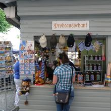 ギフトショップではもちろんビールを売っています