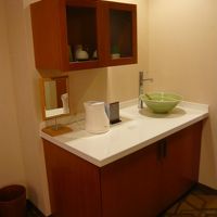 ミニバー。水道がついていてとても便利。