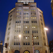 外灘22号・フェアモント和平飯店。ここで青色のまま撮る限界に