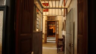 古い質屋を保存しています