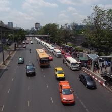 モーチット駅に着くと人の流れに乗ってJJMへ！