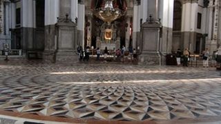 クーポラが美しい教会