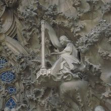 生誕の門の日本人彫刻家、外尾さんの作品。世界遺産です。