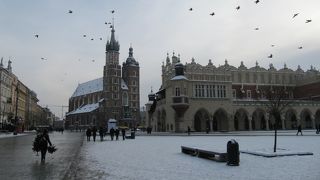 寒かったが、クリスマス市が開かれていた中央市場広場