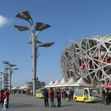 昼間の公園を広角画像で