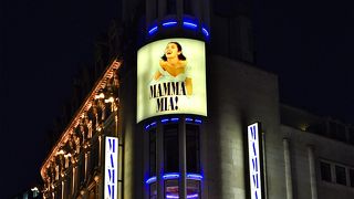 ABBA “マンマ・ミーア！” のプリンス・オブ・ウェールズ・シアター 