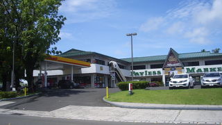 このビル近辺が中心街と思うべし