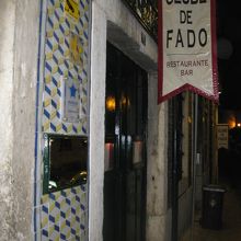 ホテルからアルファマ地区のファドのお店までタクシーを利用。