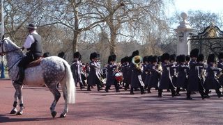 バッキンガム宮殿前の場所取り