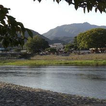 渡月橋を眺めながらのんびり