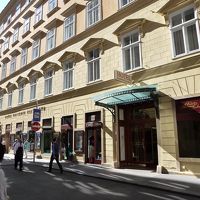 道に面した窓は2重（寒さ対策？）