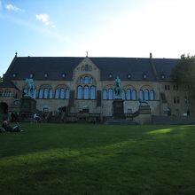 静かな佇まいです。街の散策の休憩にもってこいです。