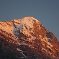 お部屋からみた夕焼けのアイガーです