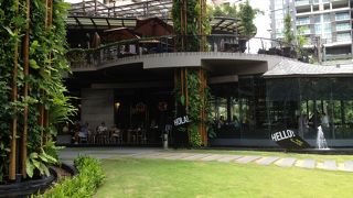 だんだんお店が入ってきた