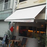 小じんまりした本格ピザとイタリアンのお店