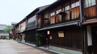 夕方のひがし茶屋街