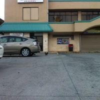 駐車場にはニワトリ親子が散歩してました