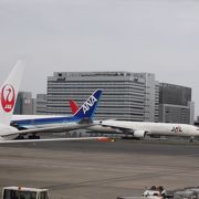 東京国際空港と言うよりも、やはり羽田空港と言う方が聞き慣れています。