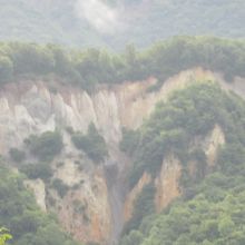 あらわになっている岩肌