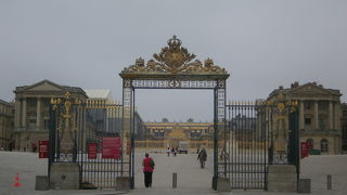 太陽の門があります。