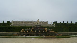 庭園からの宮殿が素敵です。