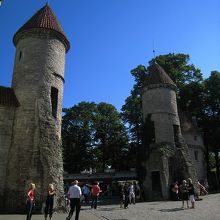 城壁の合間が入口です。当時のままの姿ですね。