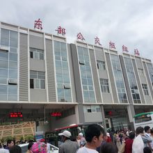 市内からバスは１元。東部バスセンターに着きます